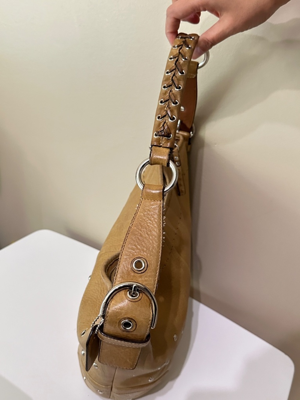 Vintage Coach Soho Studded Demi Hobo HandBag Camel Brown Leather F10932 Y2K - Picture 6 of 16